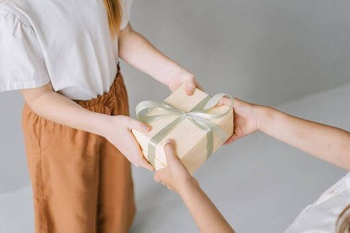 How To Choose a Gift For Your Mom